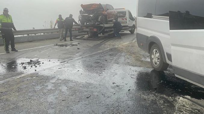 bursada-isci-servis-minibusu-ile-otomobil-carpisti-2si-agir-12-yarali-hhwaZsxK.jpg