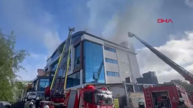 son-dakika-esenyurtta-tekstil-fabrikasi-yaniyor-N4Qh4H5X.jpg